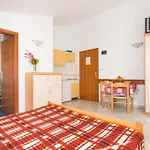Zic - Mrakovcic Pensión 3*