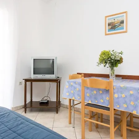 Zic - Mrakovcic 3* Baška